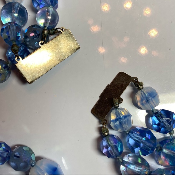 Vintage triple strand blue crystal beads necklace - Picture 4 of 5